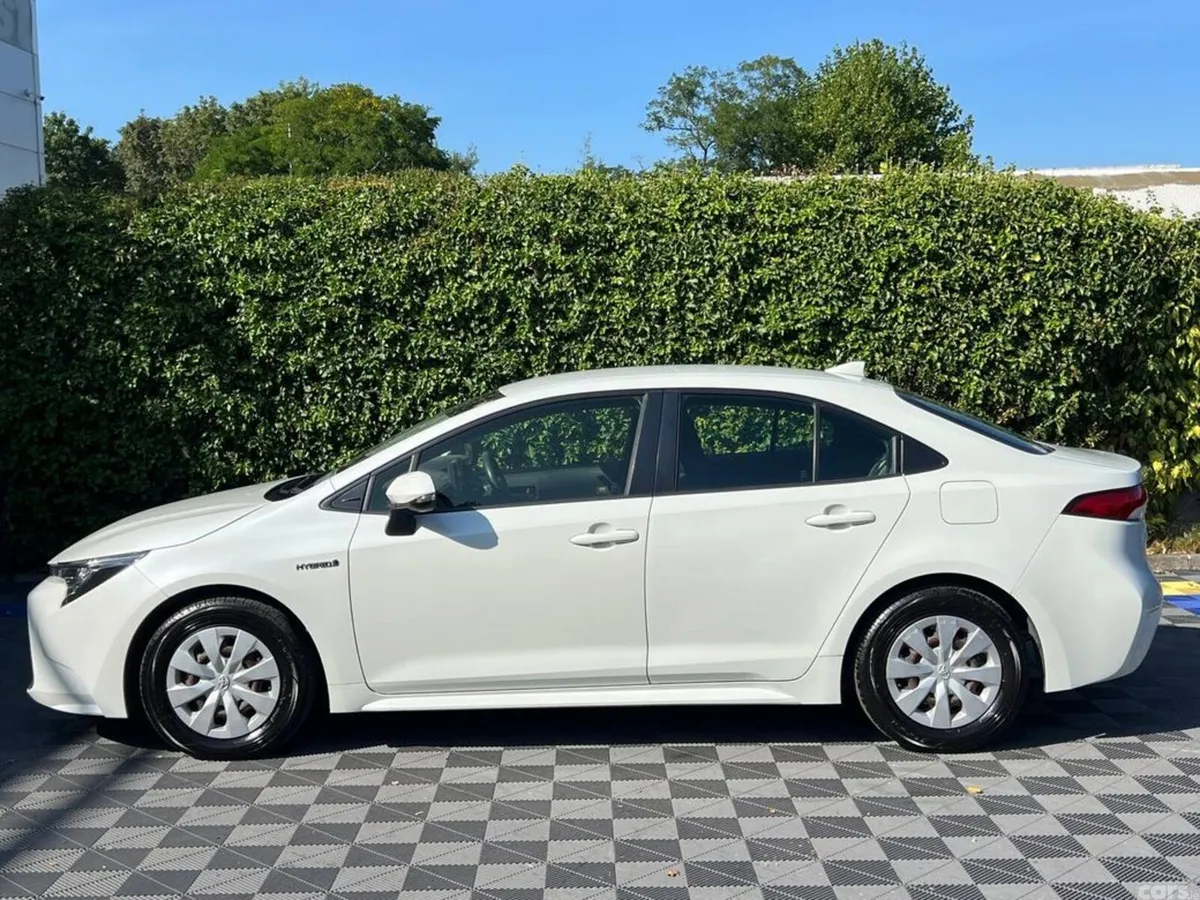 Toyota Corolla Saloon, Petrol Hybrid, 2020, White