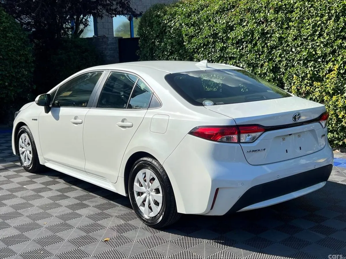 Toyota Corolla Saloon, Petrol Hybrid, 2020, White