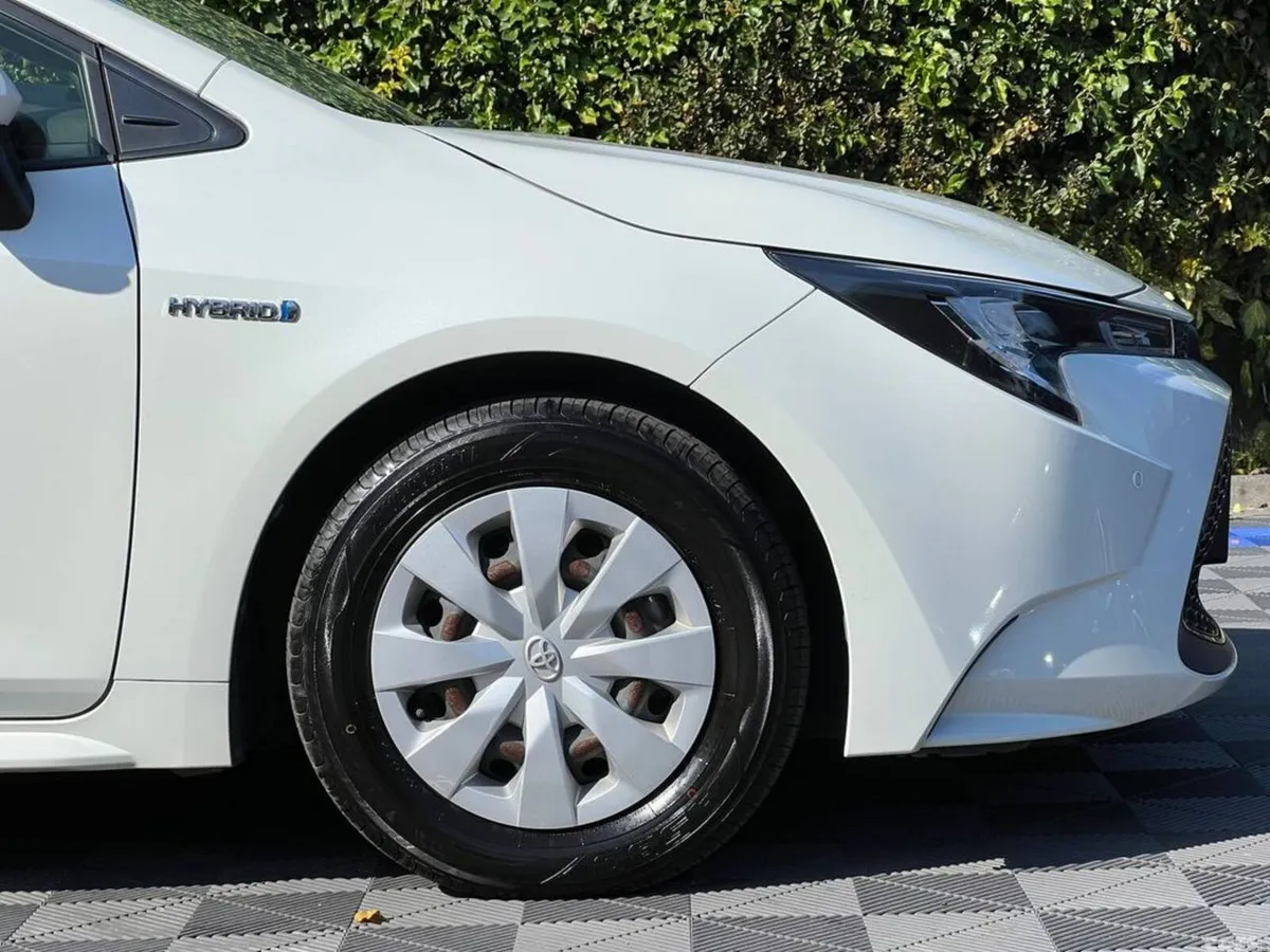 Toyota Corolla Saloon, Petrol Hybrid, 2020, White