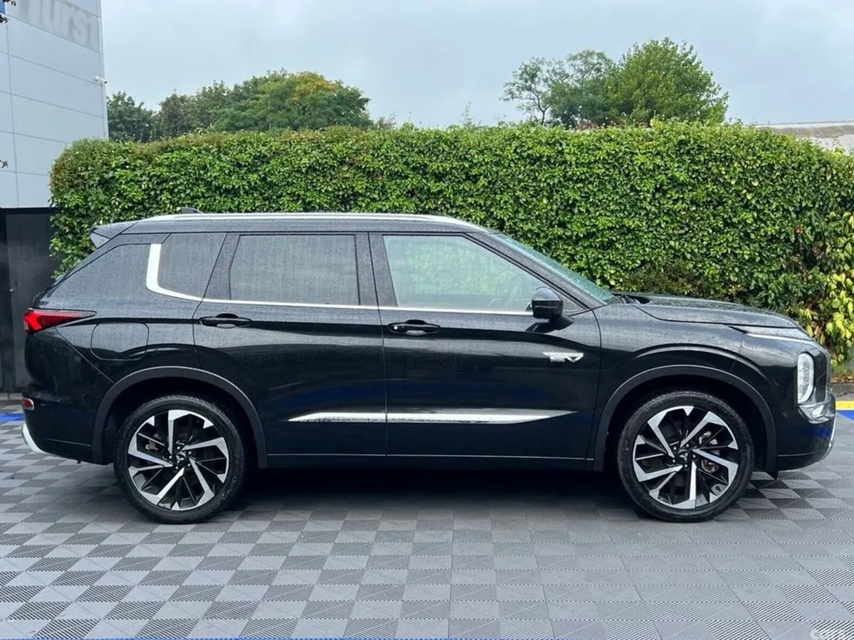 Mitsubishi Outlander SUV, Petrol Hybrid, 2023, Black