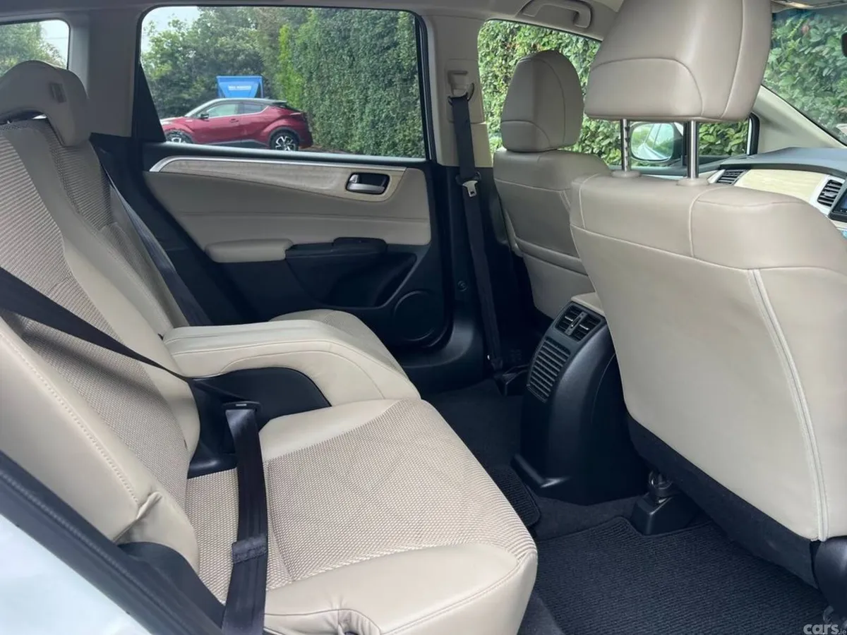 Honda Jade MPV, Petrol Hybrid, 2015, White