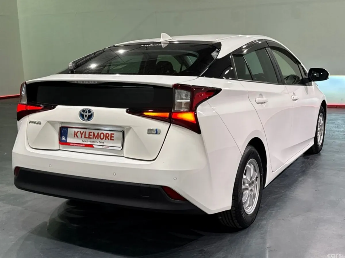Toyota Prius Hatchback, Petrol Hybrid, 2021, White