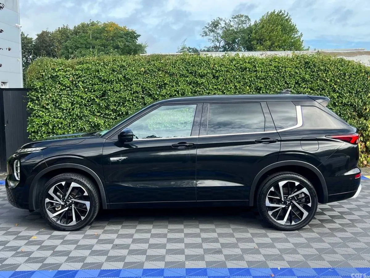 Mitsubishi Outlander SUV, Petrol Hybrid, 2023, Black