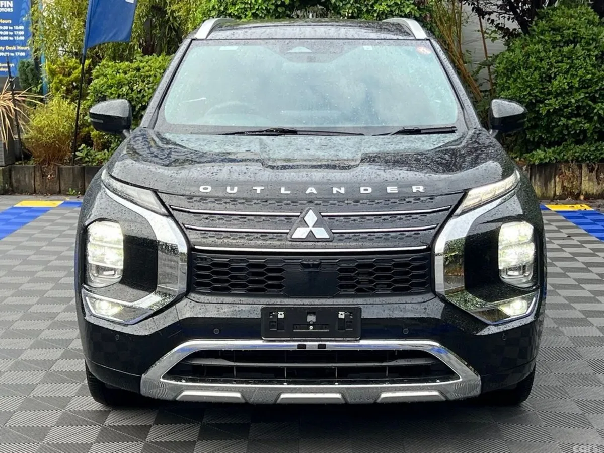Mitsubishi Outlander SUV, Petrol Hybrid, 2023, Black