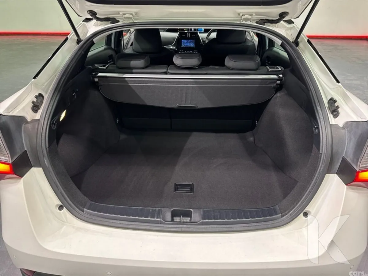 Toyota Prius Hatchback, Petrol Hybrid, 2021, White