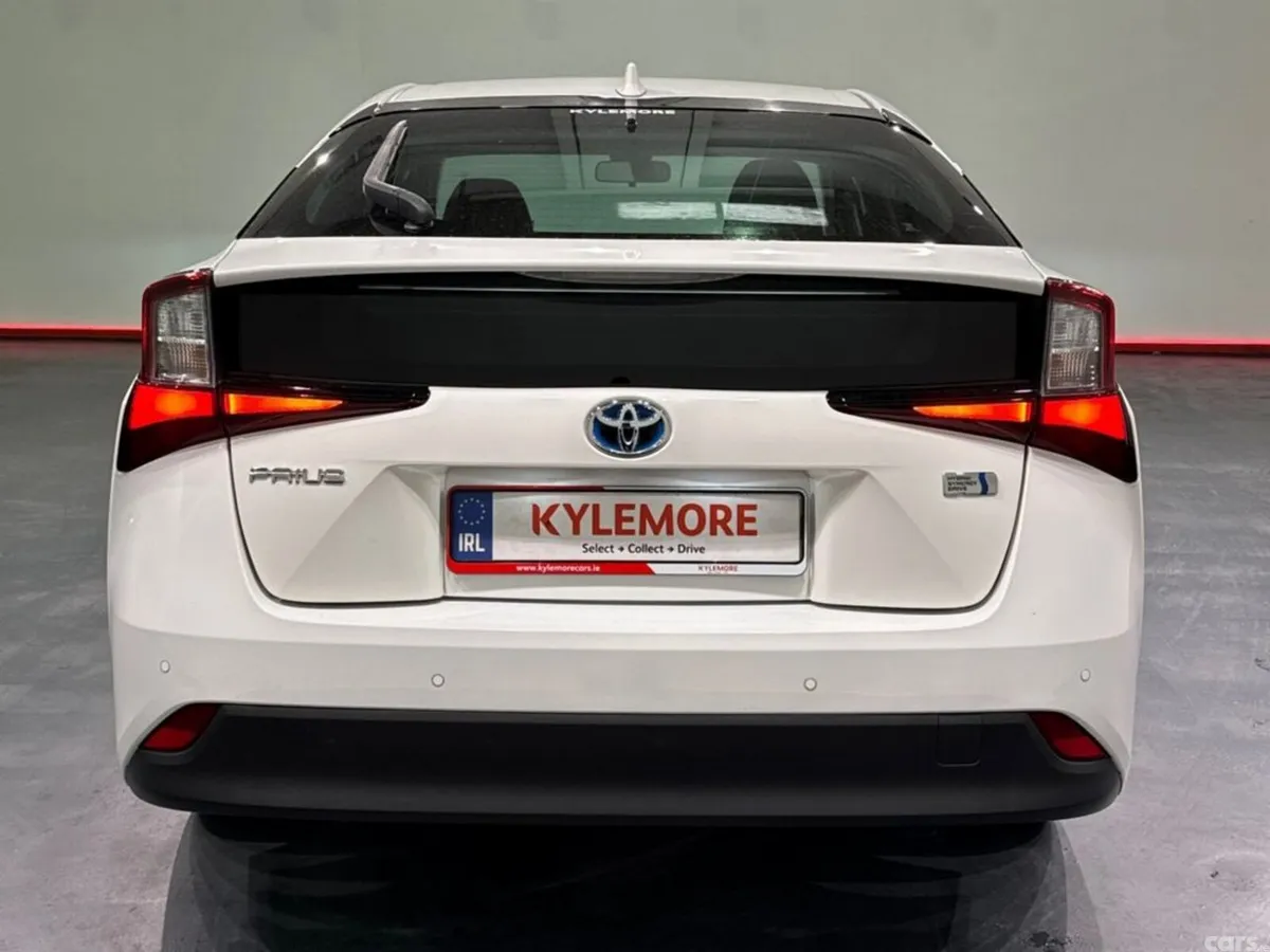 Toyota Prius Hatchback, Petrol Hybrid, 2021, White