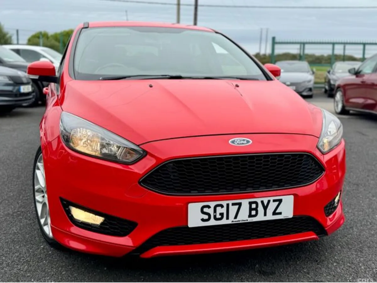 Ford Focus Hatchback, Diesel, 2017, Red