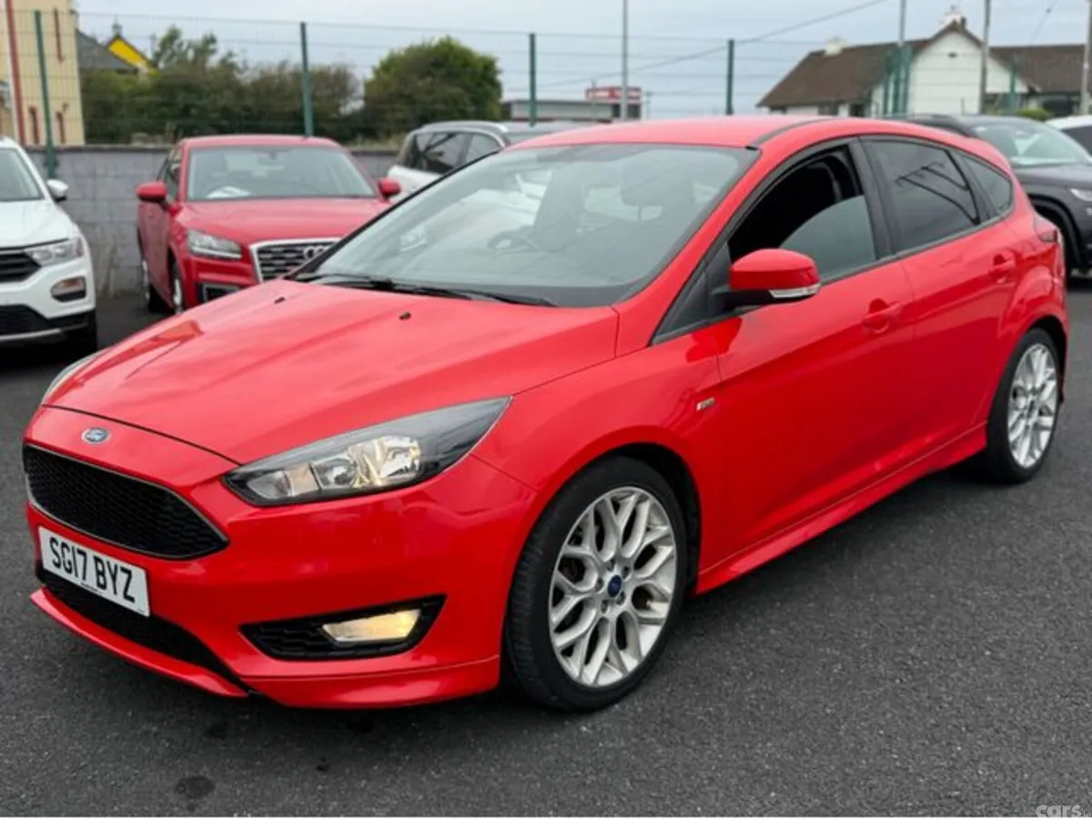 Ford Focus Hatchback, Diesel, 2017, Red