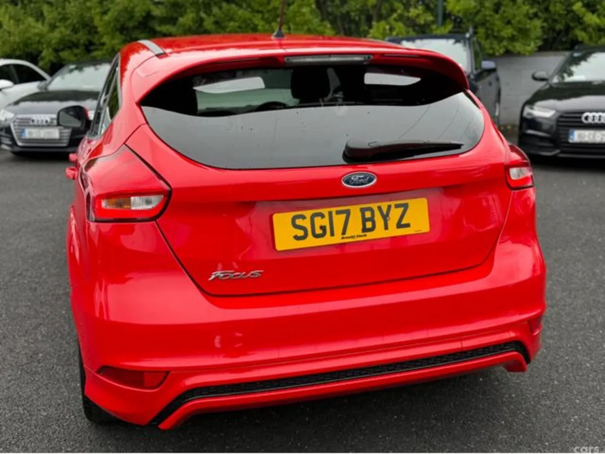 Ford Focus Hatchback, Diesel, 2017, Red