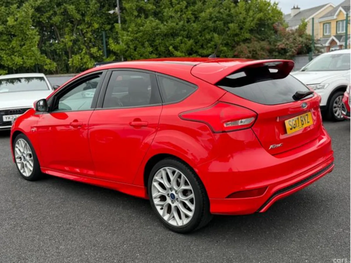 Ford Focus Hatchback, Diesel, 2017, Red