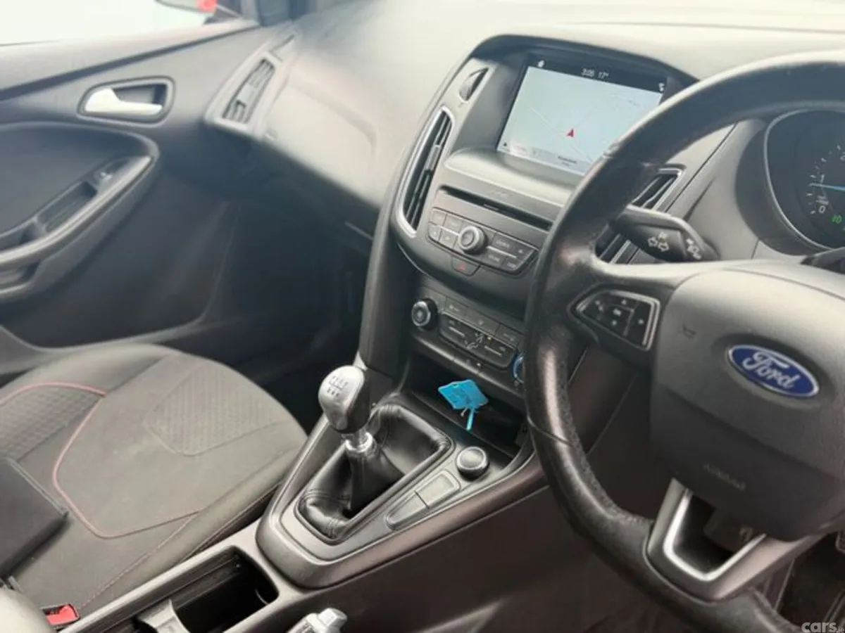 Ford Focus Hatchback, Diesel, 2017, Red