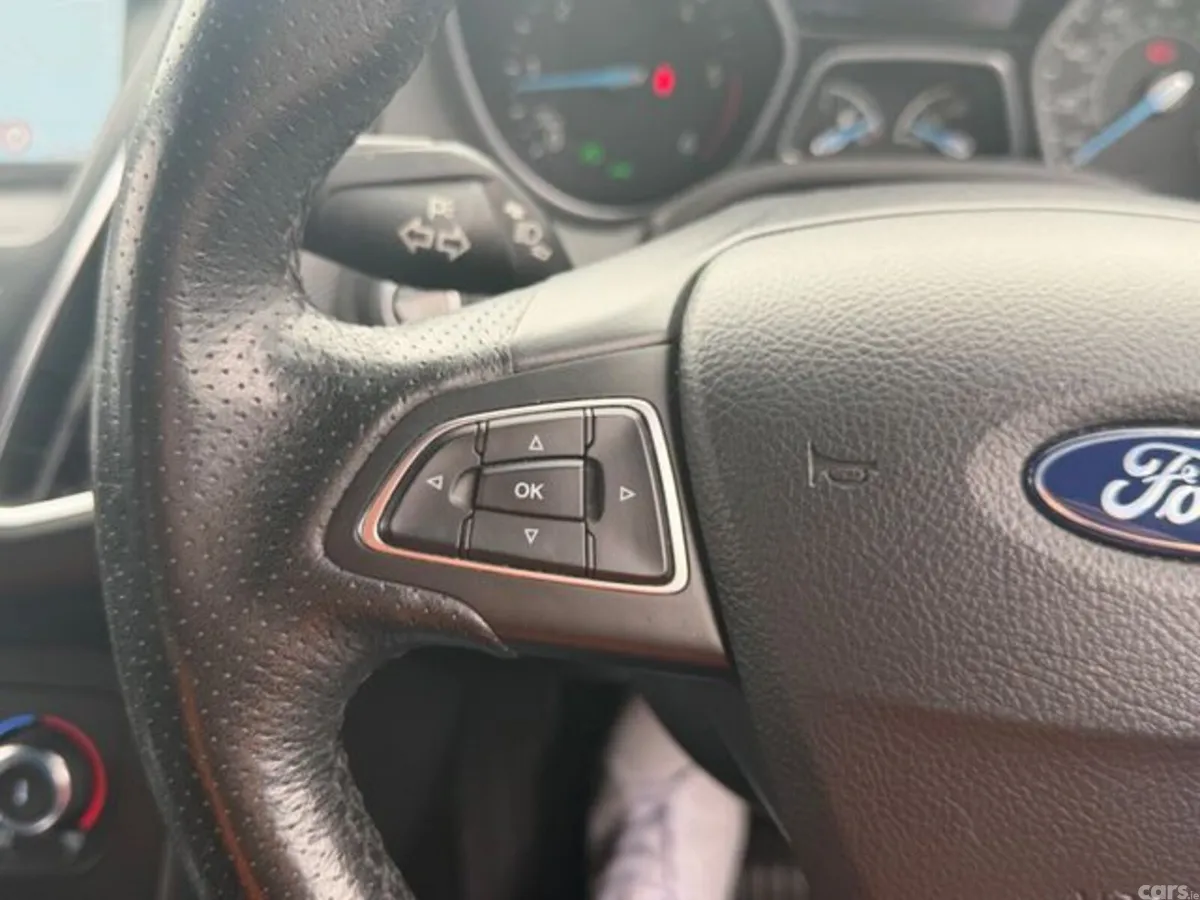 Ford Focus Hatchback, Diesel, 2017, Red