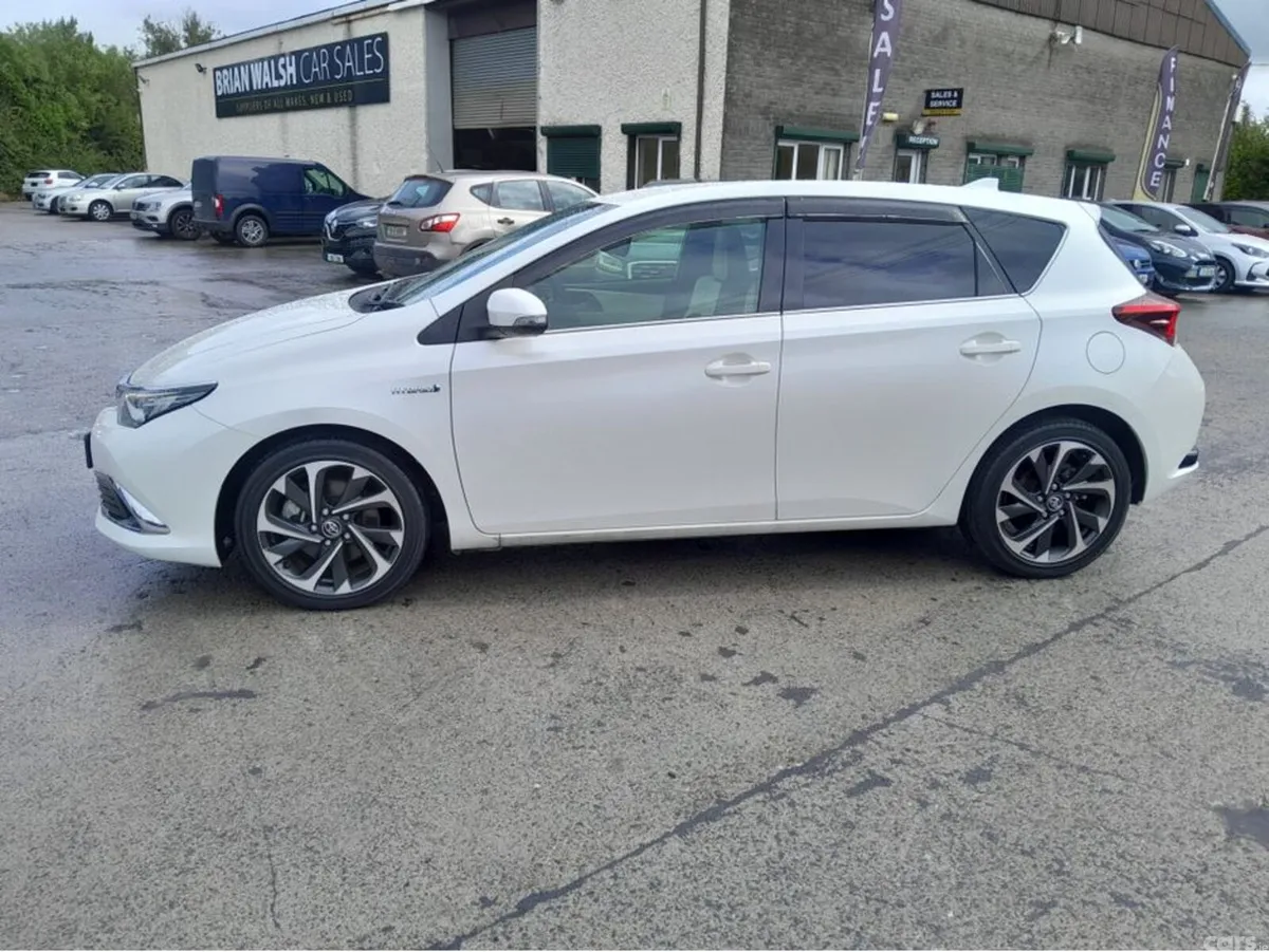 Toyota Auris Hatchback, Petrol Hybrid, 2016, White
