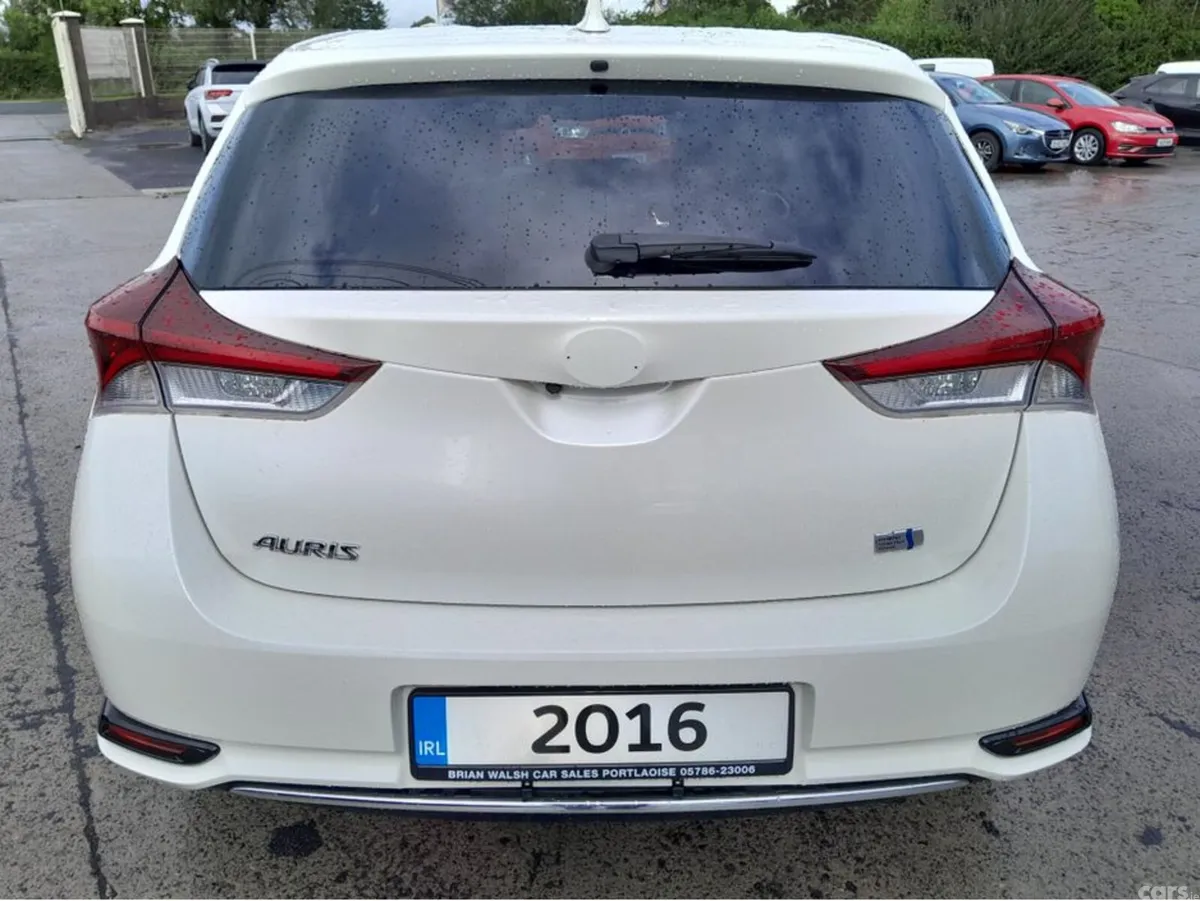 Toyota Auris Hatchback, Petrol Hybrid, 2016, White