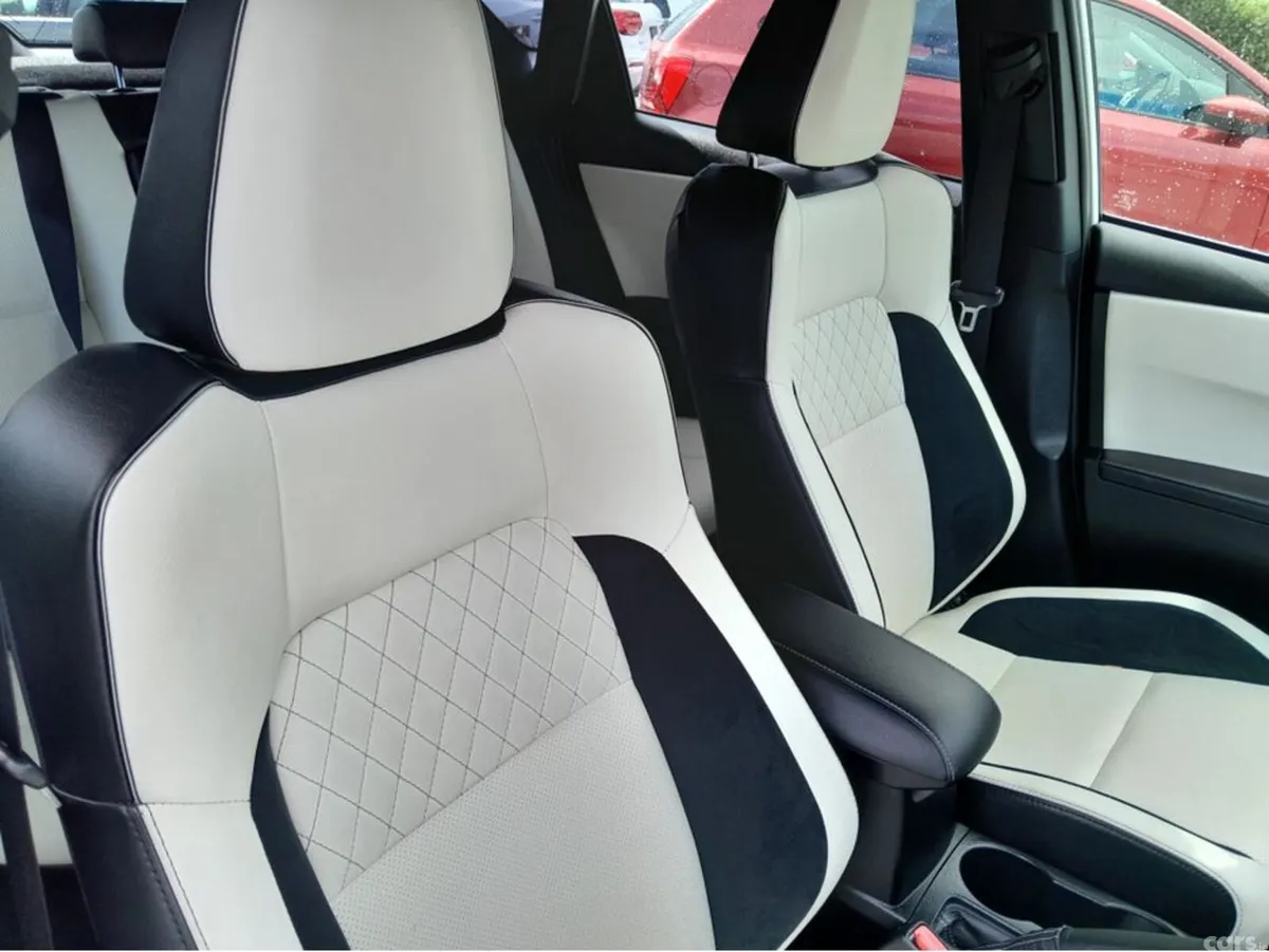 Toyota Auris Hatchback, Petrol Hybrid, 2016, White