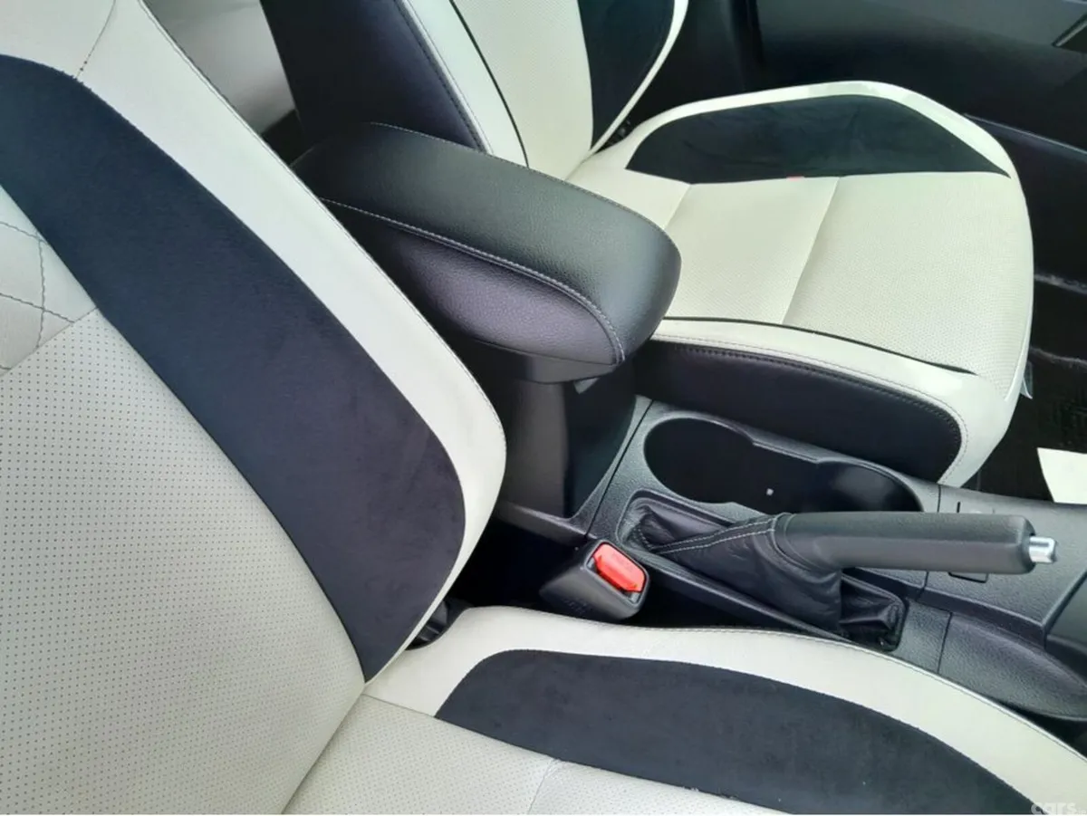 Toyota Auris Hatchback, Petrol Hybrid, 2016, White