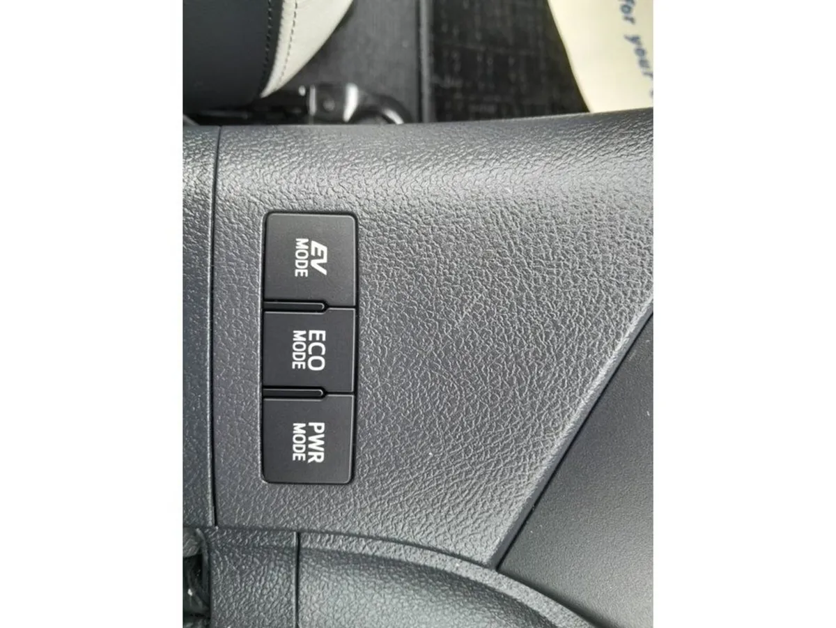 Toyota Auris Hatchback, Petrol Hybrid, 2016, White