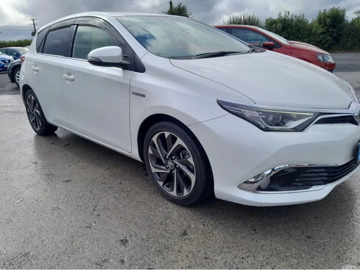 Toyota Auris Hatchback, Petrol Hybrid, 2016, White