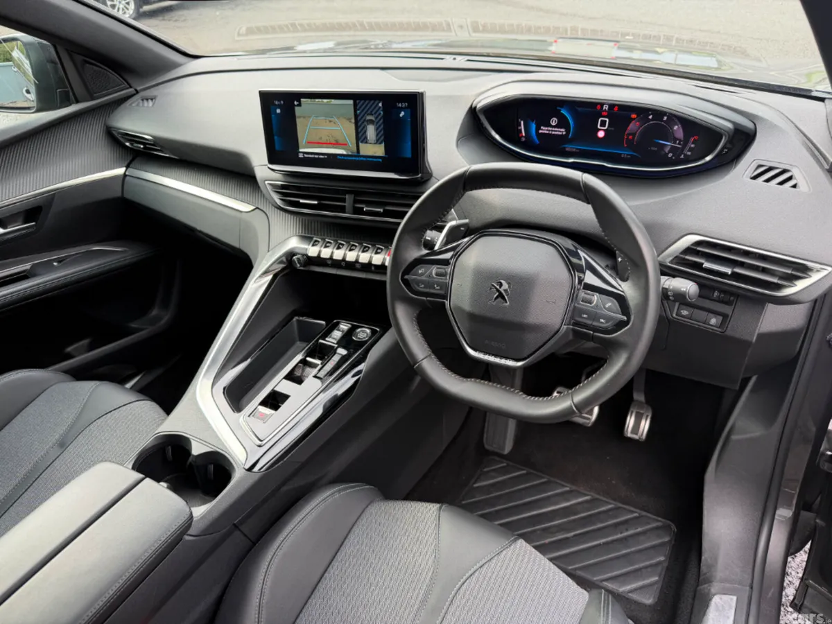 Peugeot 5008 MPV, Diesel, 2024, Grey