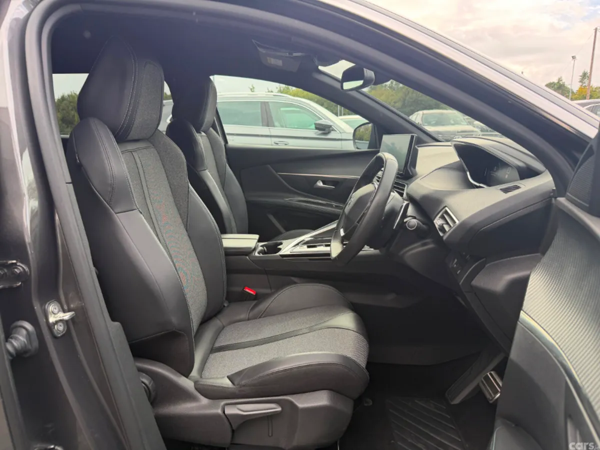Peugeot 5008 MPV, Diesel, 2024, Grey