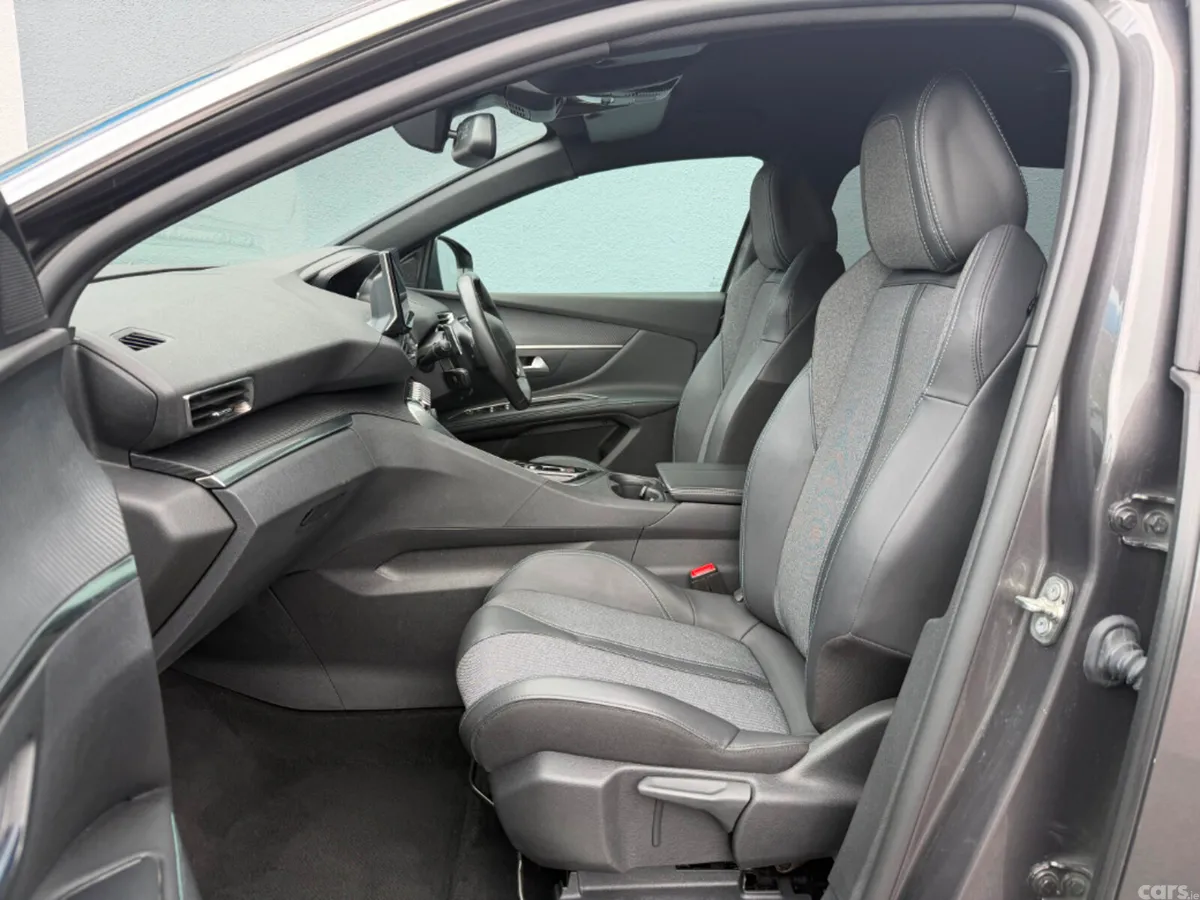 Peugeot 5008 MPV, Diesel, 2024, Grey