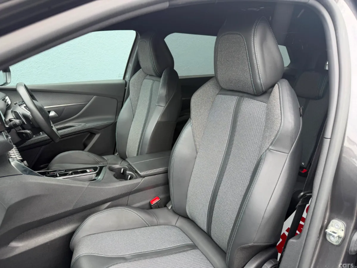 Peugeot 5008 MPV, Diesel, 2024, Grey