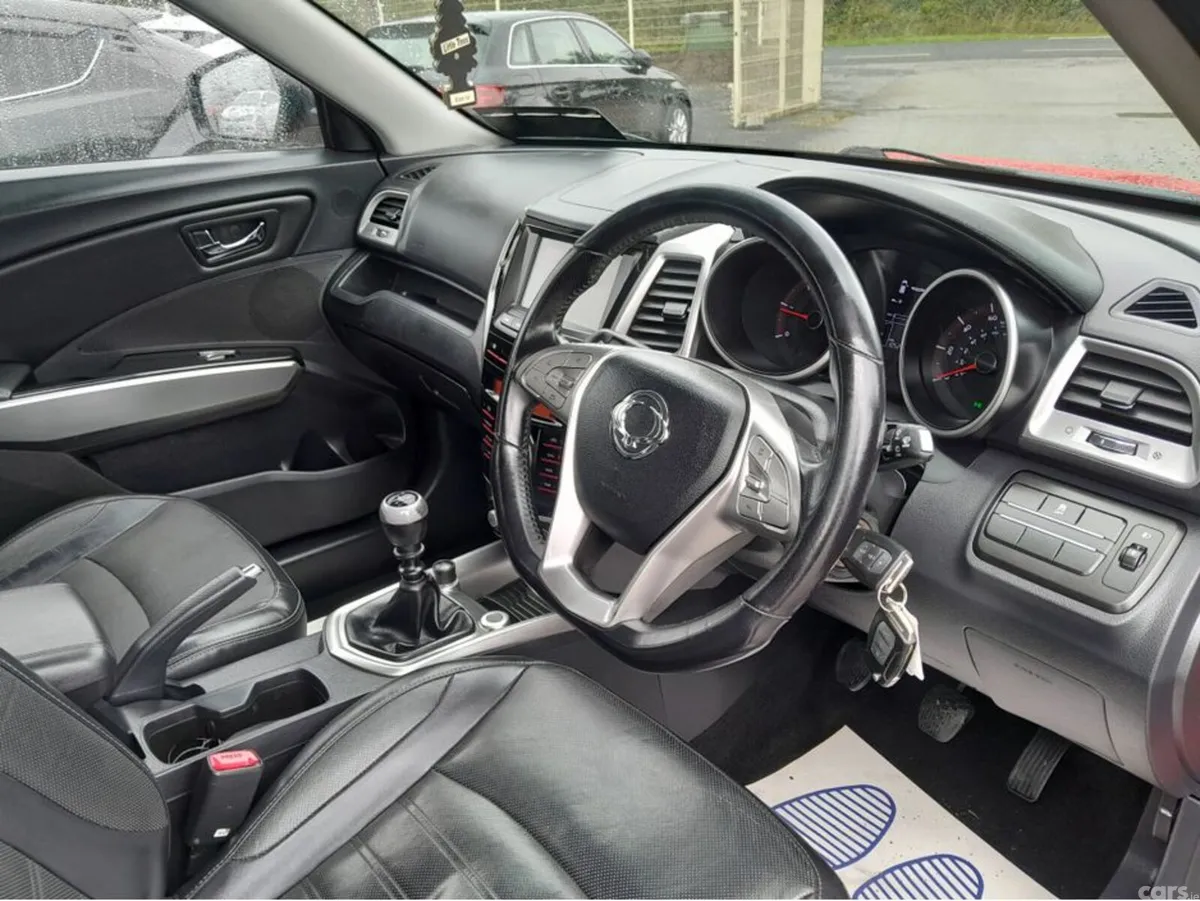 SsangYong Tivoli Hatchback, Diesel, 2016, Red