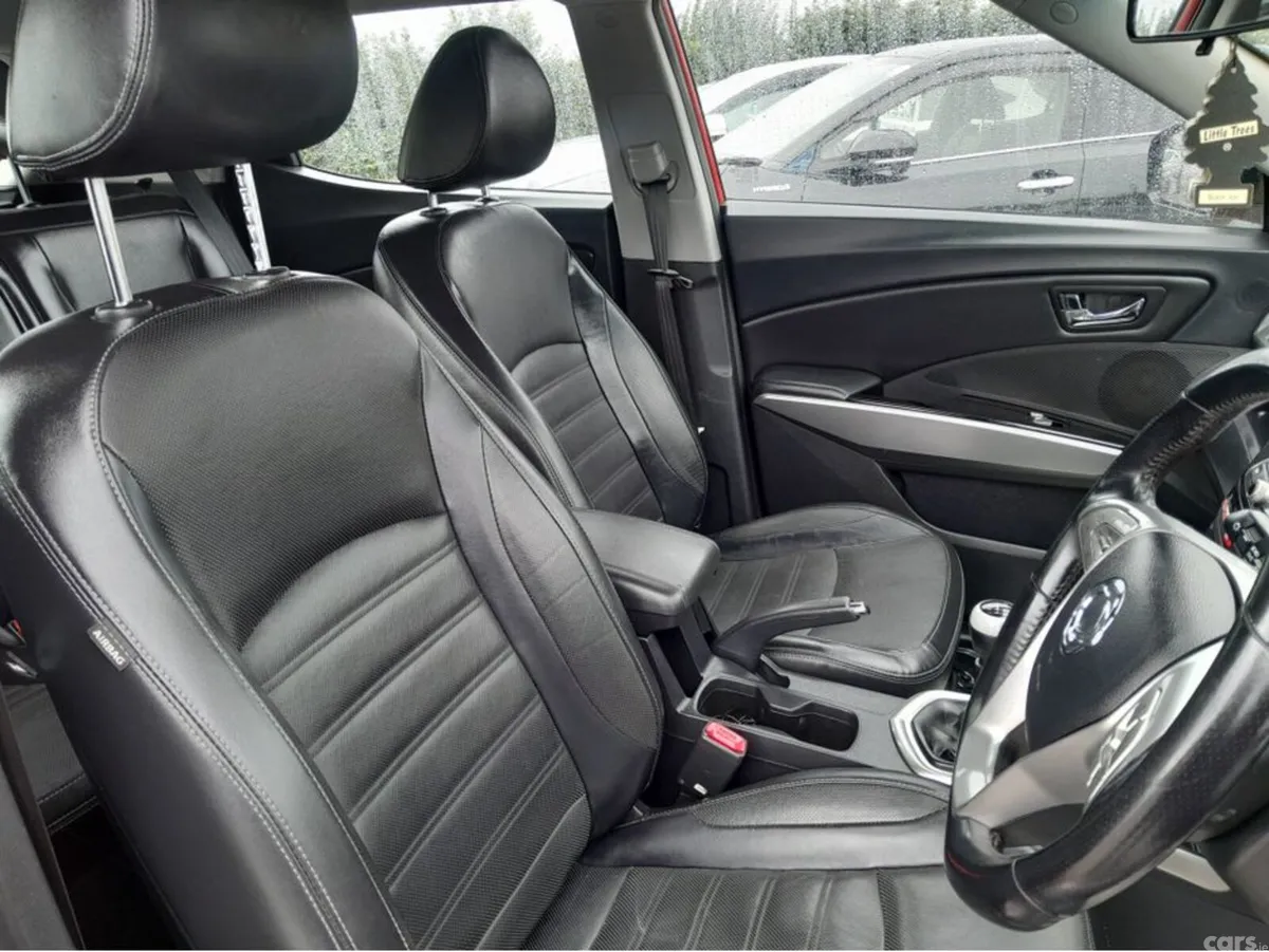 SsangYong Tivoli Hatchback, Diesel, 2016, Red