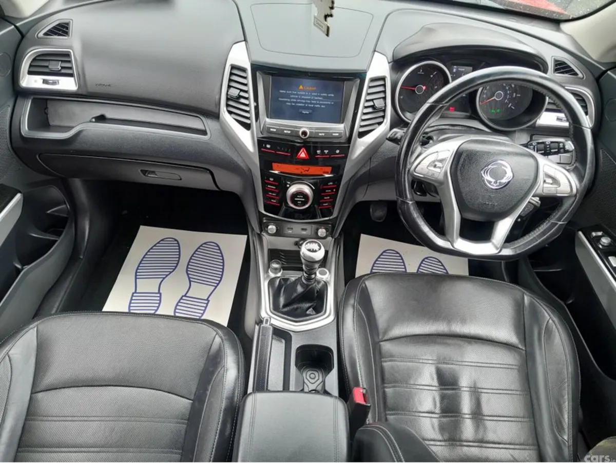 SsangYong Tivoli Hatchback, Diesel, 2016, Red