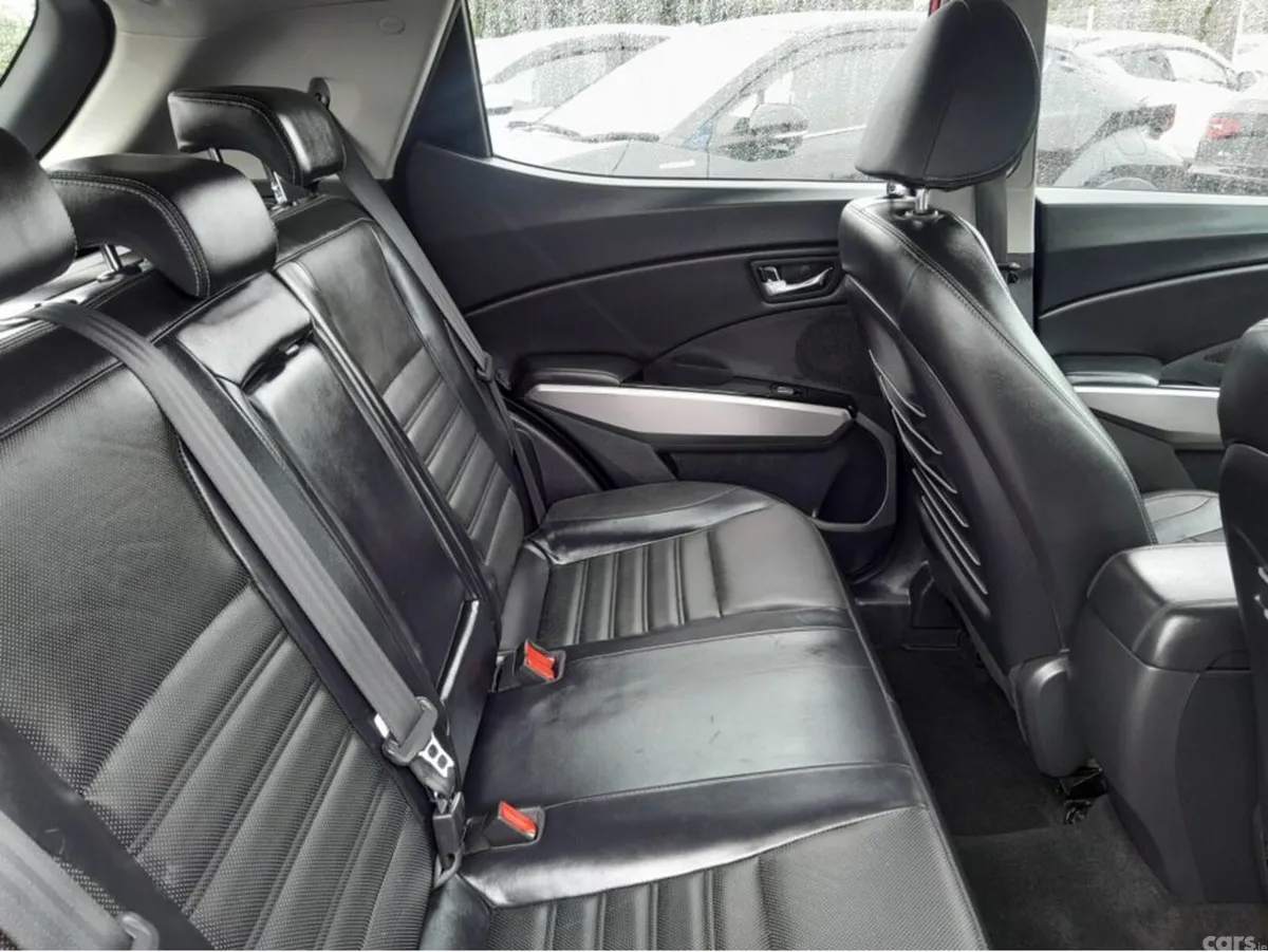 SsangYong Tivoli Hatchback, Diesel, 2016, Red