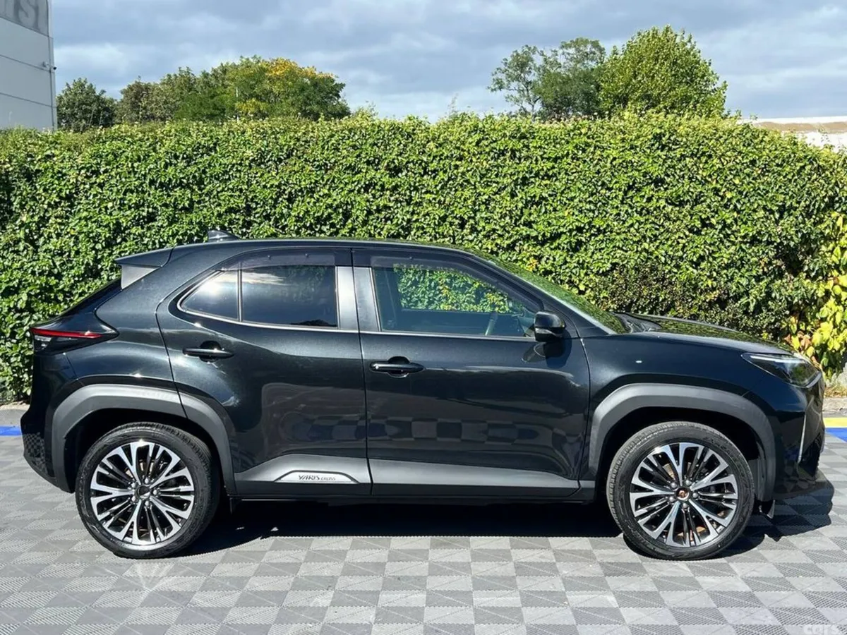 Toyota Yaris Cross Hatchback, Petrol Hybrid, 2021, Black