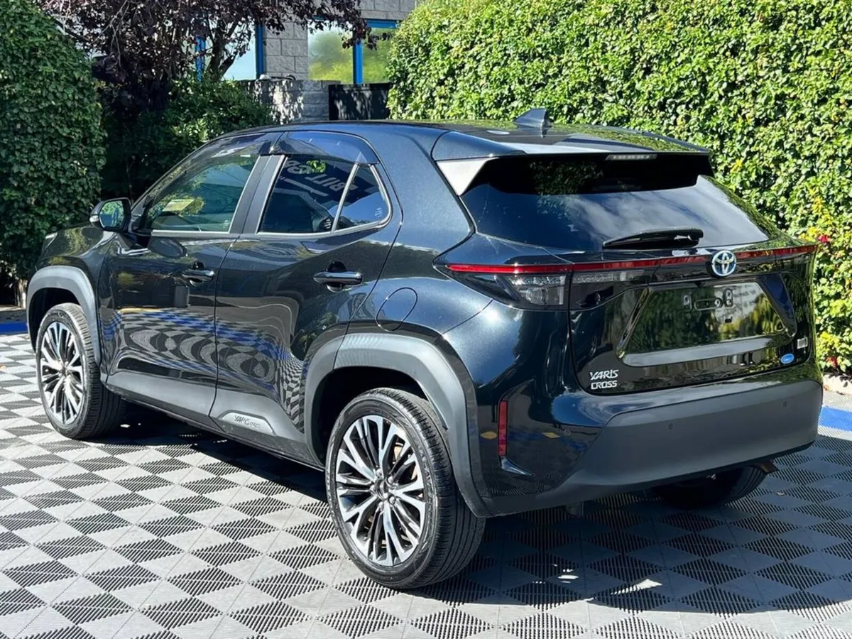 Toyota Yaris Cross Hatchback, Petrol Hybrid, 2021, Black