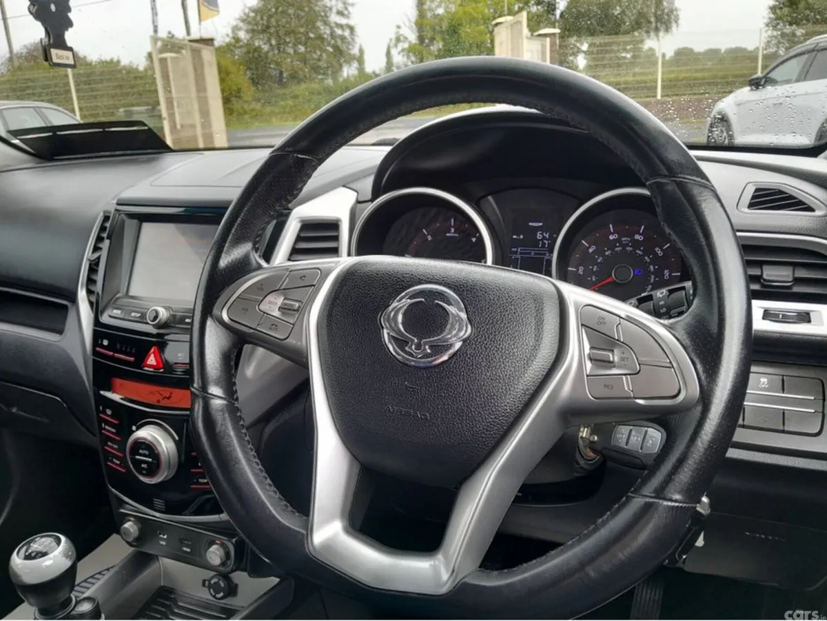 SsangYong Tivoli Hatchback, Diesel, 2016, Red