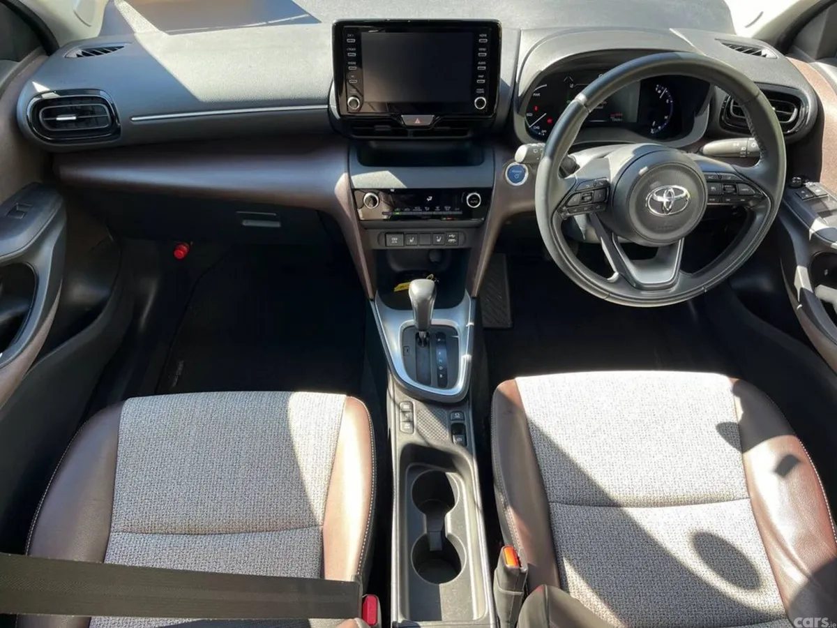 Toyota Yaris Cross Hatchback, Petrol Hybrid, 2021, Black