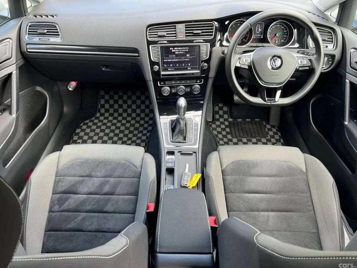 Volkswagen Golf Hatchback, Petrol, 2017, White