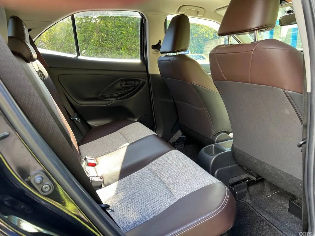 Toyota Yaris Cross Hatchback, Petrol Hybrid, 2021, Black
