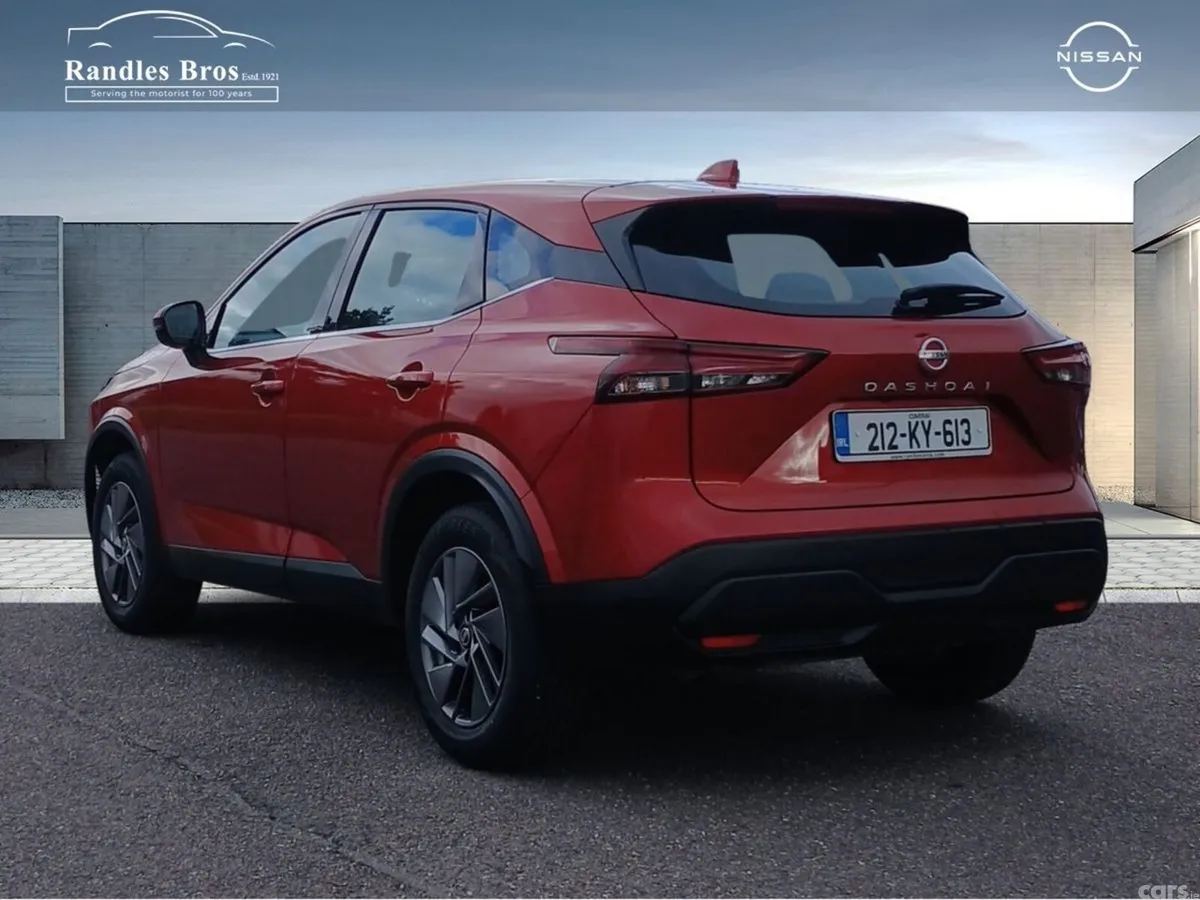 Nissan Qashqai MPV, Petrol, 2021, Red