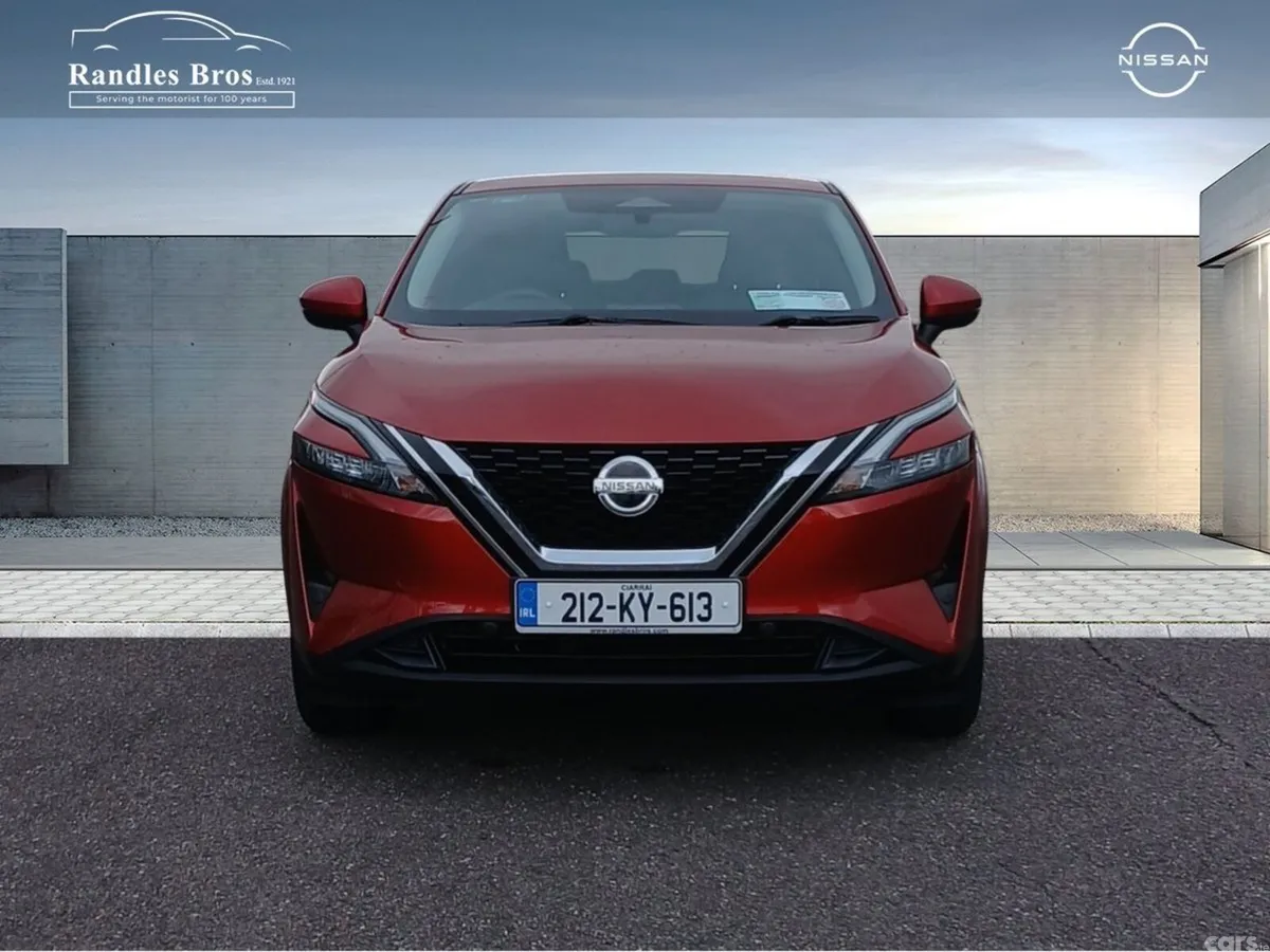 Nissan Qashqai MPV, Petrol, 2021, Red