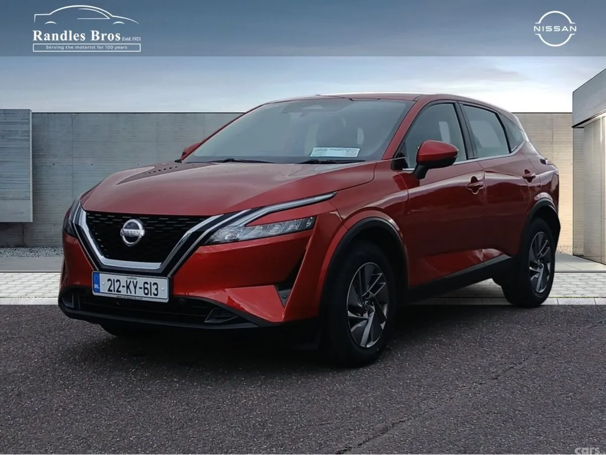 Nissan Qashqai MPV, Petrol, 2021, Red