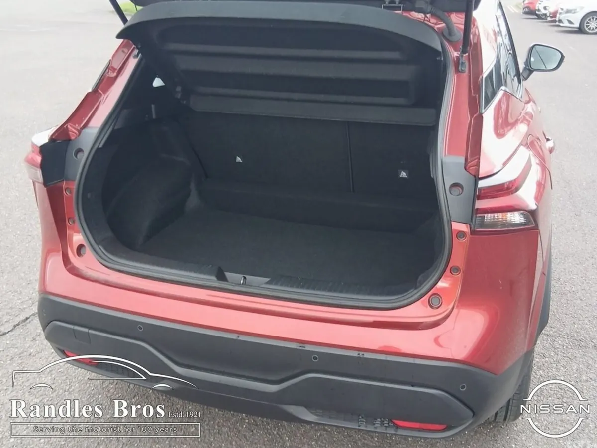 Nissan Qashqai MPV, Petrol, 2021, Red