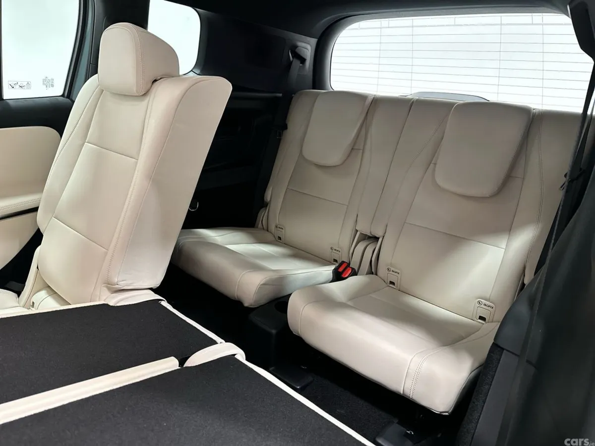 Mercedes-Benz GLB SUV, Electric, 2026, Blue
