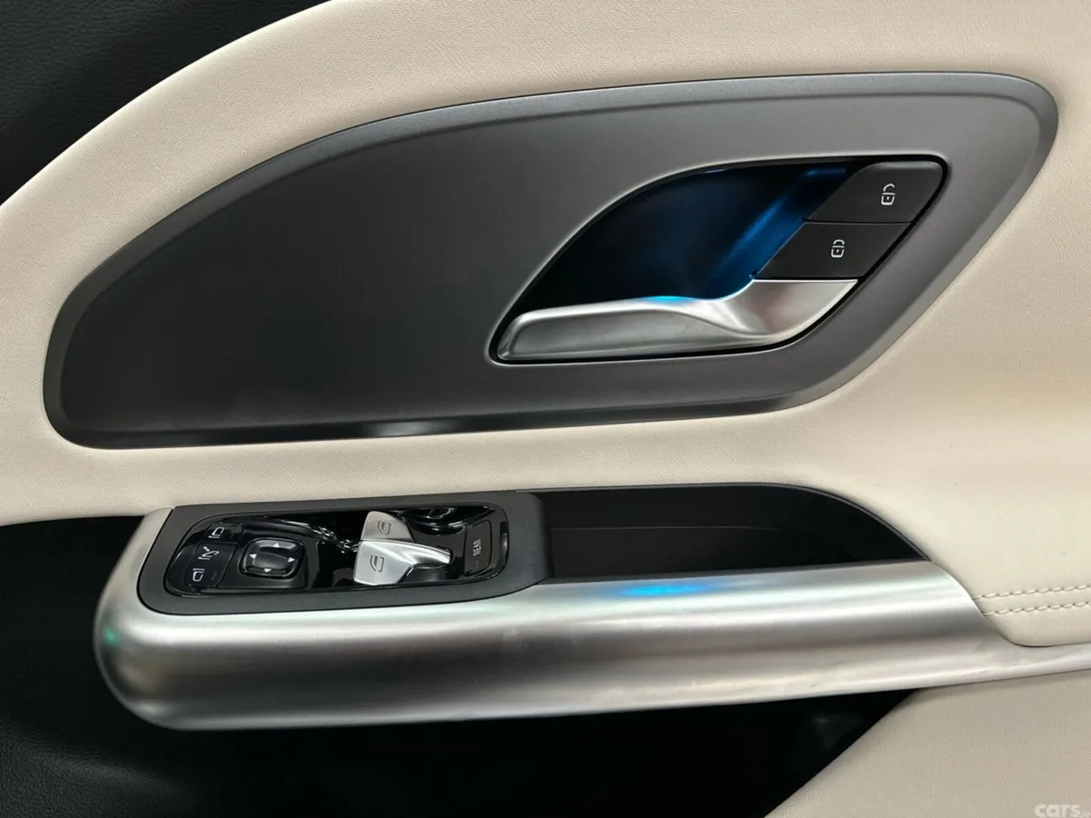 Mercedes-Benz GLB SUV, Electric, 2026, Blue