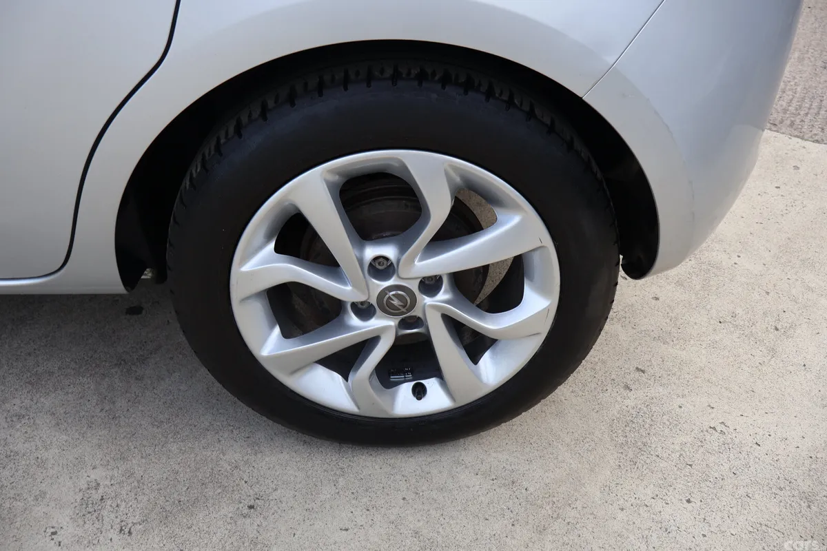 Opel Corsa Hatchback, Petrol, 2016, Silver