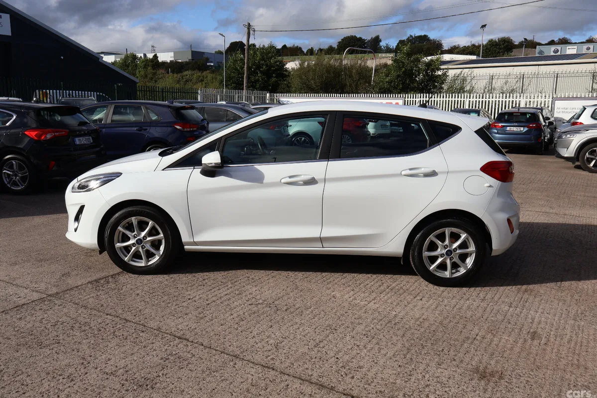 Ford Fiesta Hatchback, Petrol, 2018, White