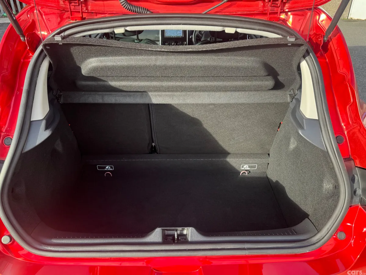 Renault Clio Hatchback, Petrol, 2016, Red