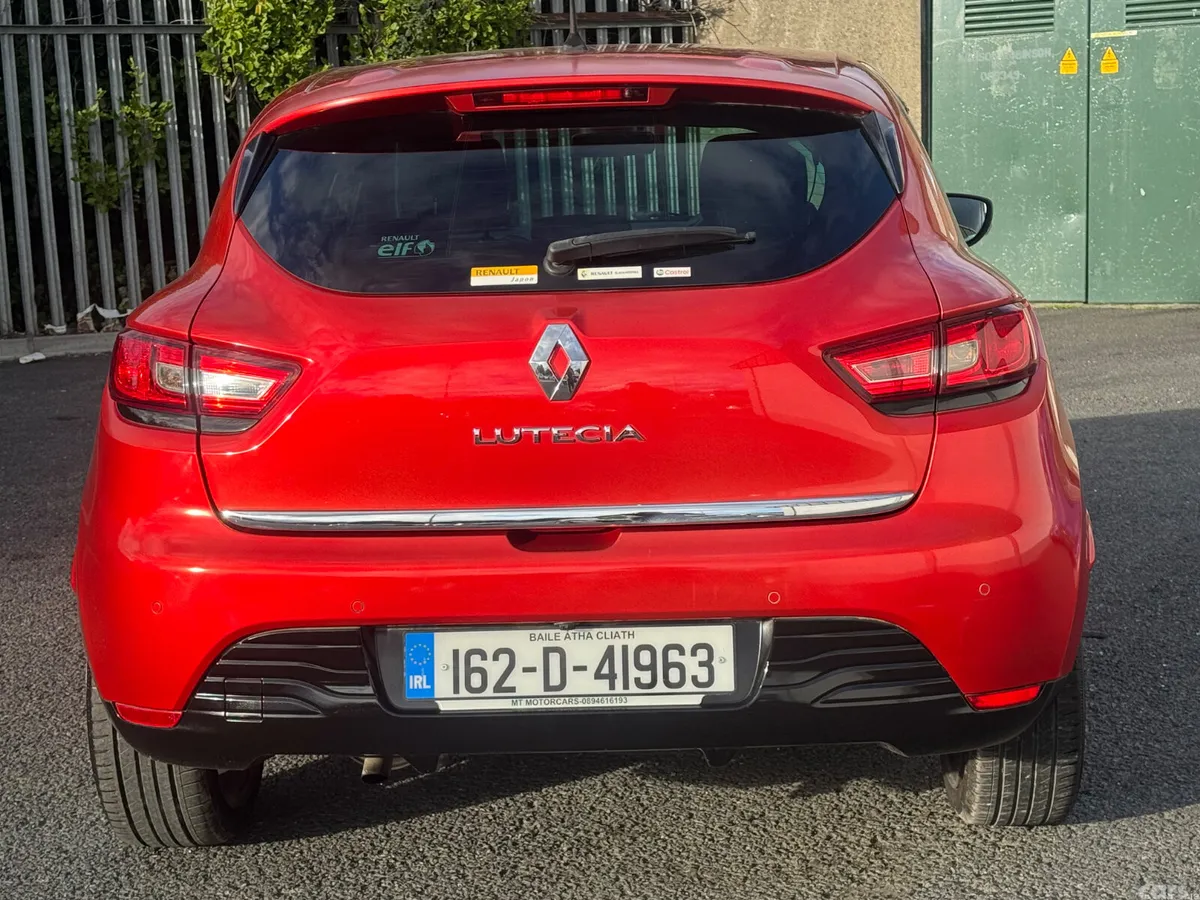 Renault Clio Hatchback, Petrol, 2016, Red