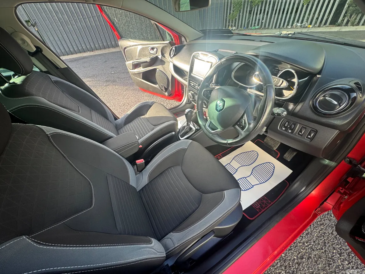 Renault Clio Hatchback, Petrol, 2016, Red
