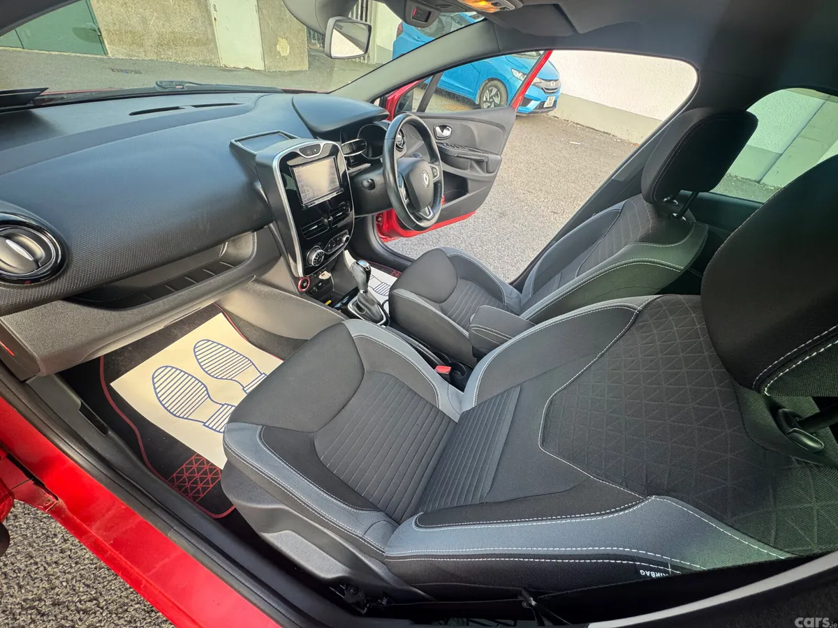 Renault Clio Hatchback, Petrol, 2016, Red