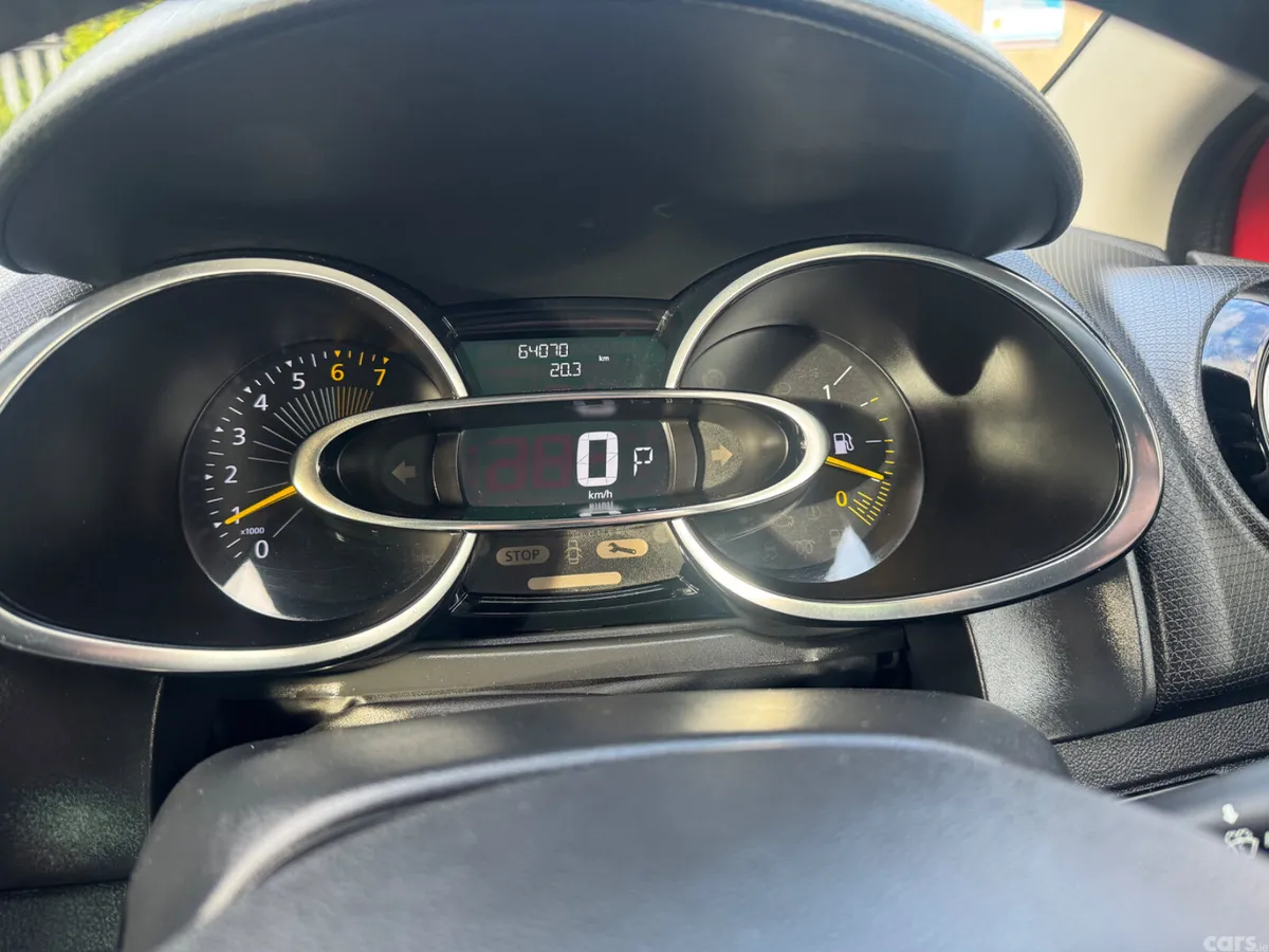 Renault Clio Hatchback, Petrol, 2016, Red