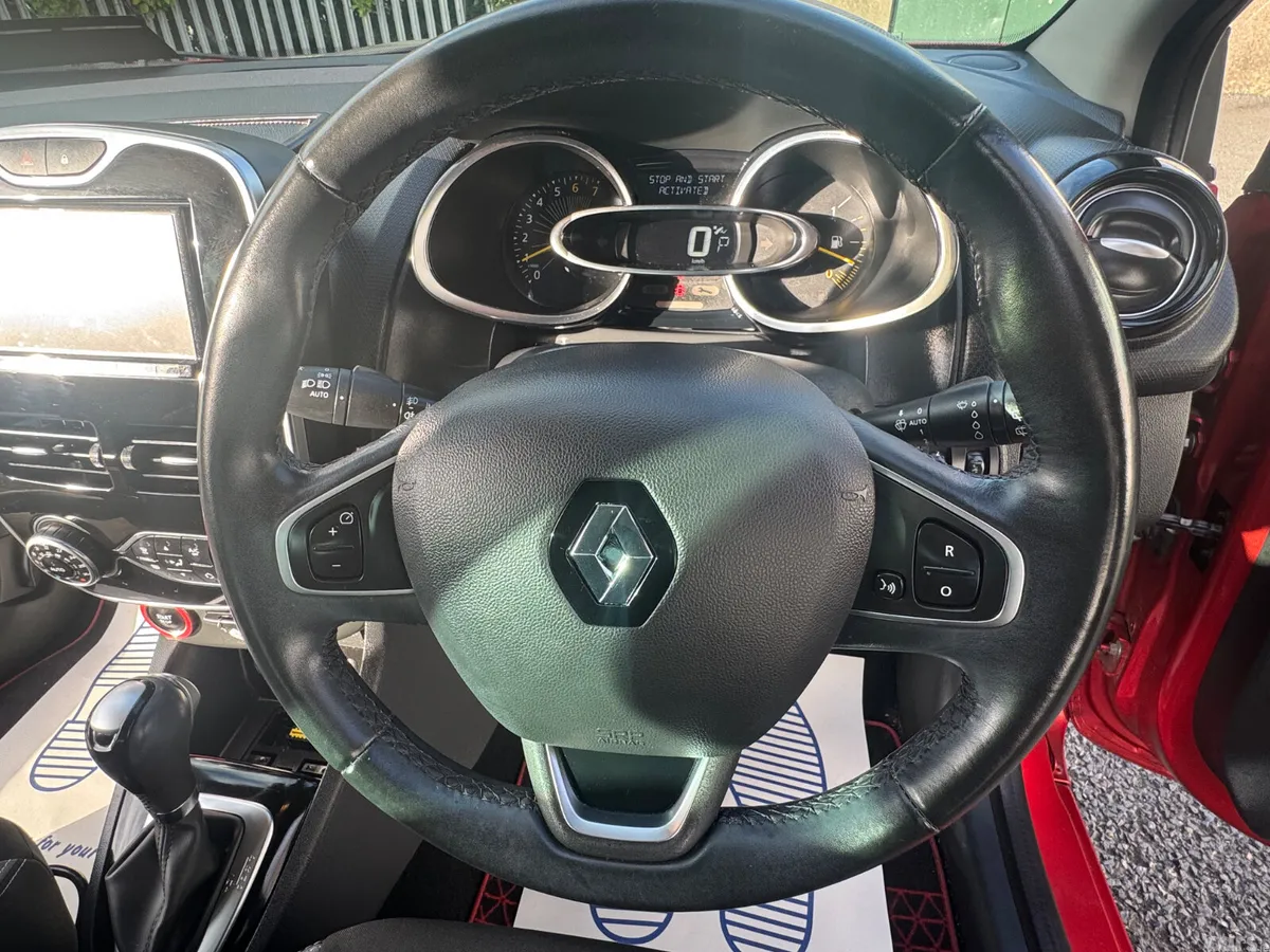Renault Clio Hatchback, Petrol, 2016, Red